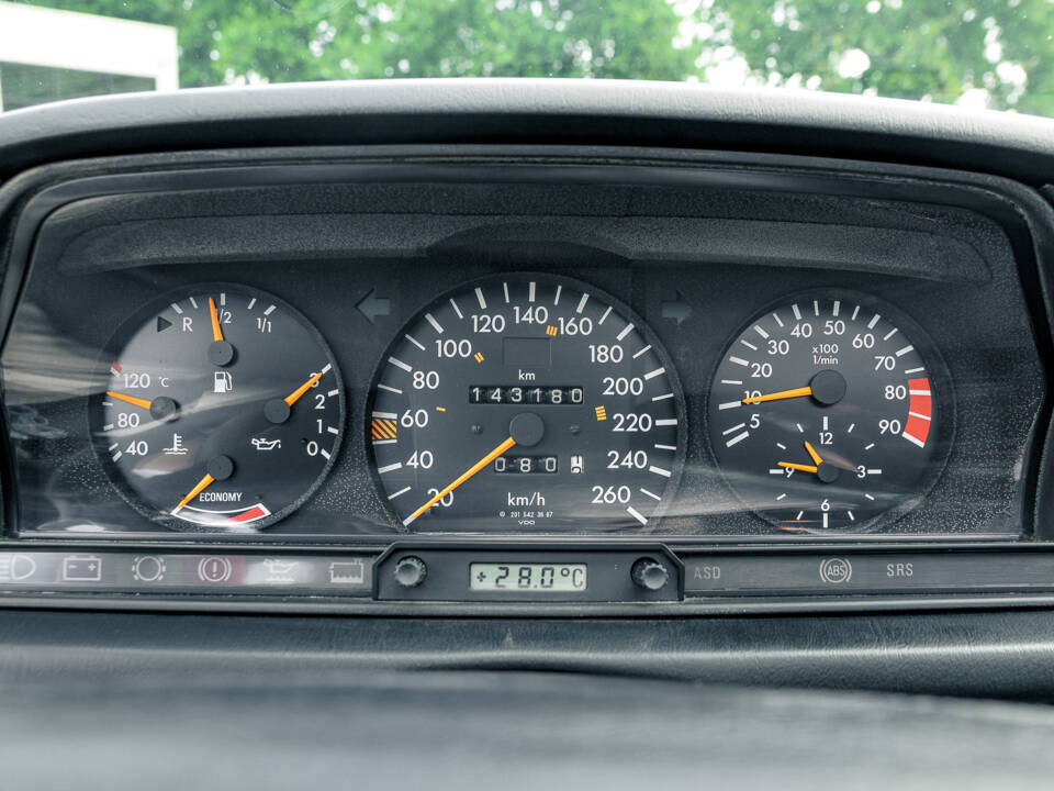 Imagen 29/51 de Mercedes-Benz 190 E 2.5-16 Evolution II (1991)