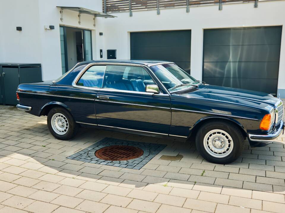 Bild 88/99 von Mercedes-Benz 230 CE (1983)