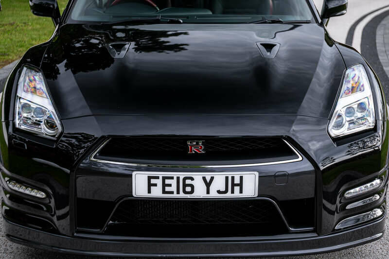 Bild 11/37 von Nissan GT-R Black Edition (2016)