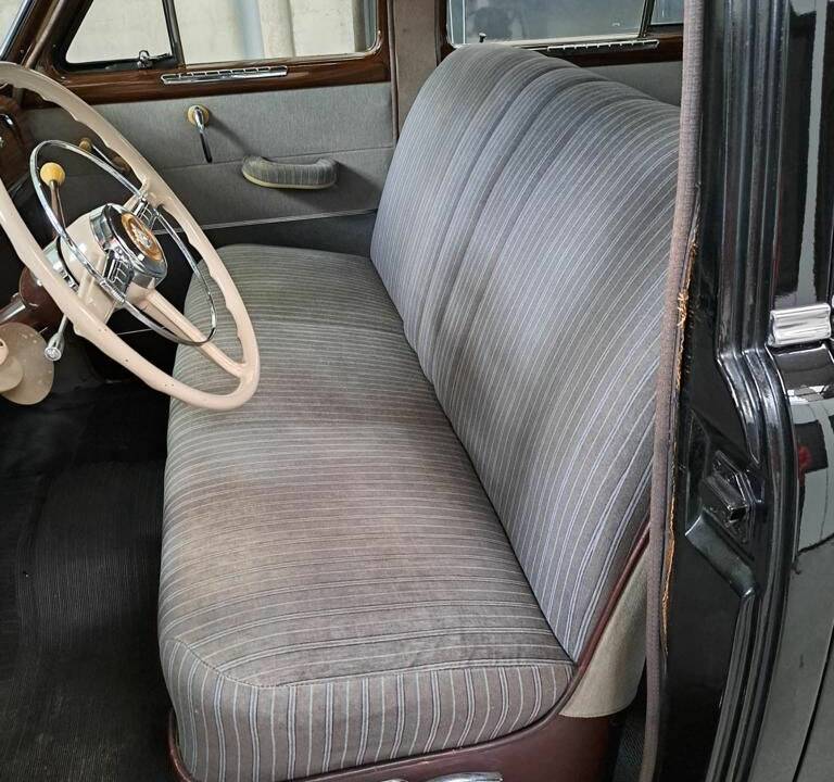 Image 7/8 of Plymouth Special Suburban (1950)