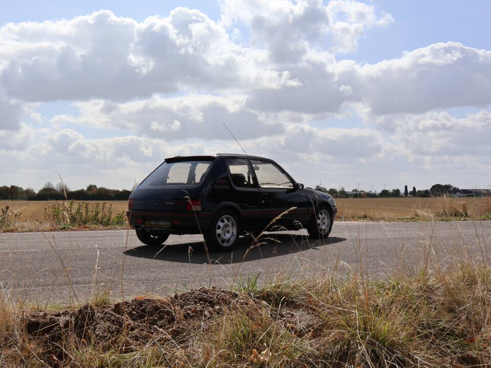 Obraz 16/56 pojazdu Peugeot 205 GTi 1.9 (1991)