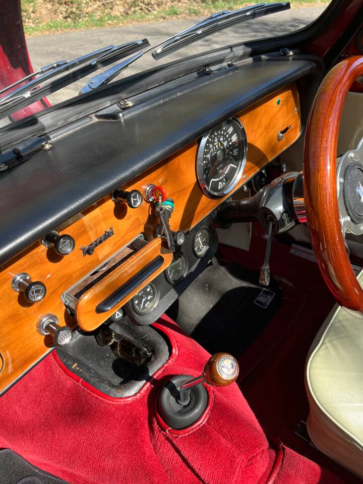 Image 25/50 of Triumph Herald 1200 (1965)
