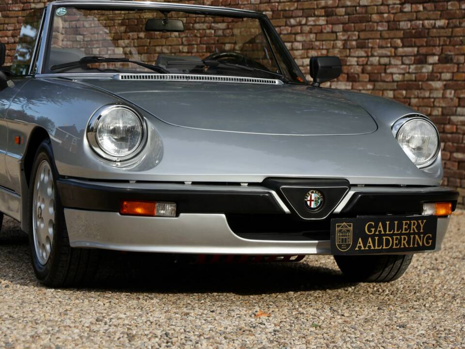 Image 36/50 de Alfa Romeo 2.0 Spider QV (1988)