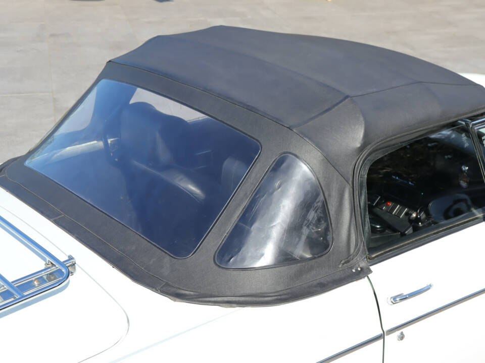 Bild 11/50 von MG MGB (1972)