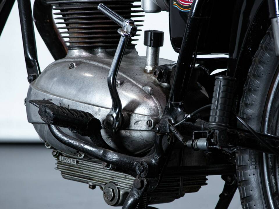 Image 18/50 of Mondial 125 (1961)