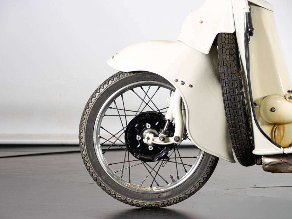 Image 24/50 of Moto Guzzi Galletto (1962)