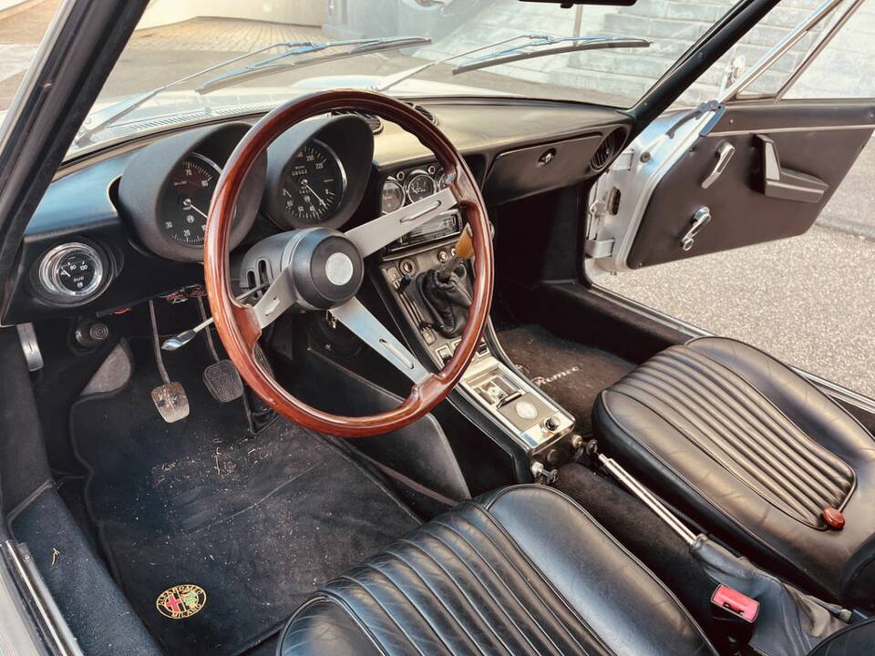 Image 2/8 of Alfa Romeo 2000 Spider Veloce (1978)