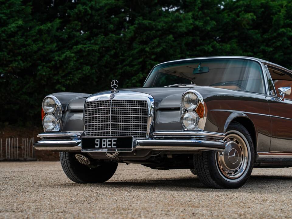 Image 21/37 of Mercedes-Benz 280 SE 3,5 (1970)