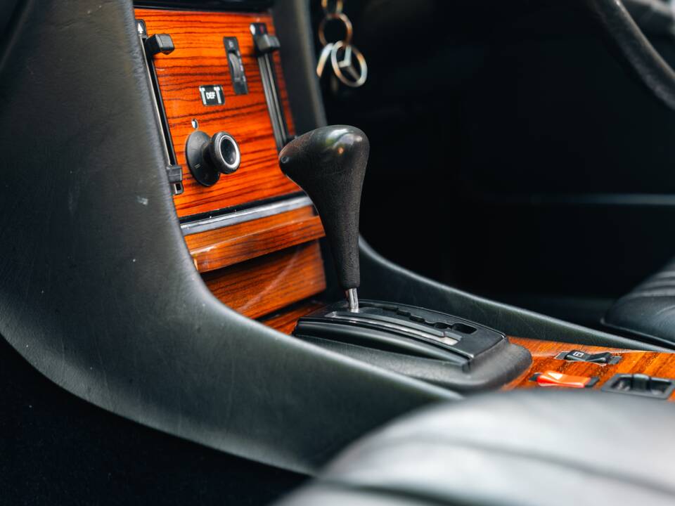 Image 21/30 de Mercedes-Benz 500 SL (1983)