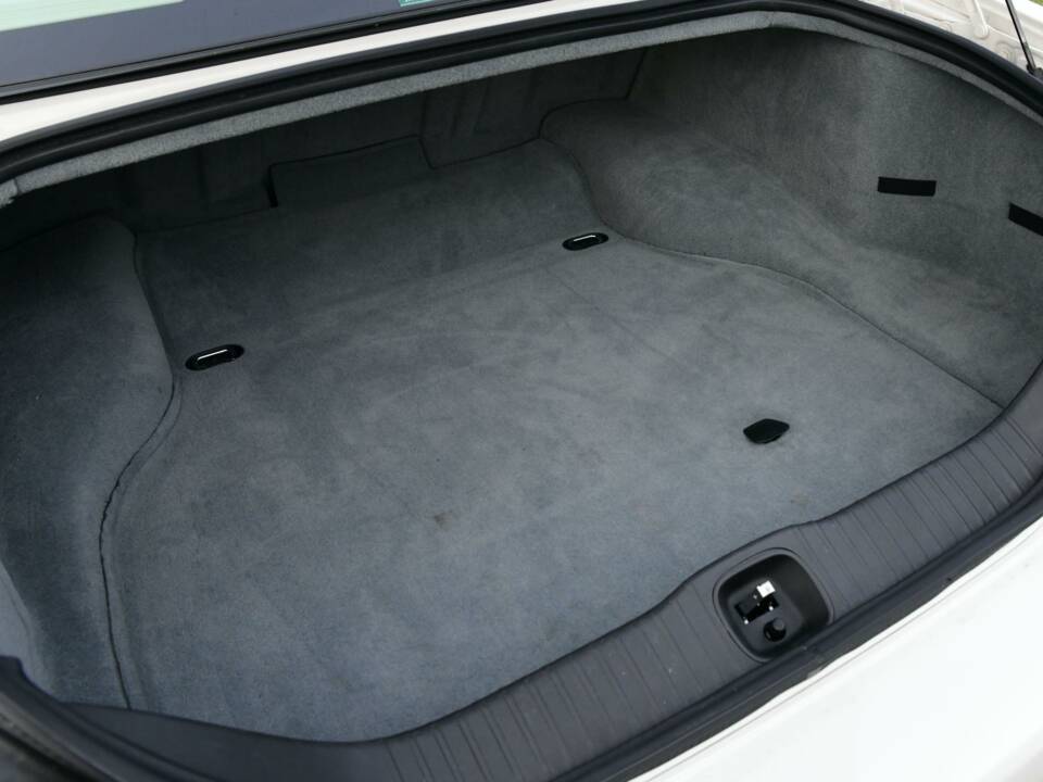 Image 46/50 of Jaguar XJ 8 4.2 (2008)
