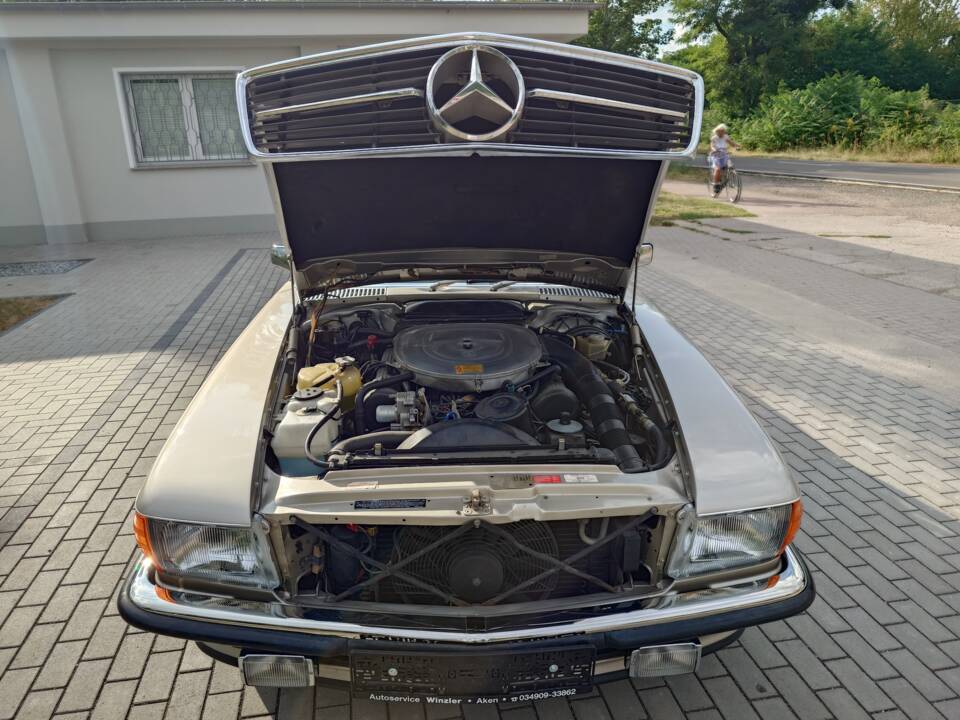 Image 18/43 of Mercedes-Benz 560 SL (1988)