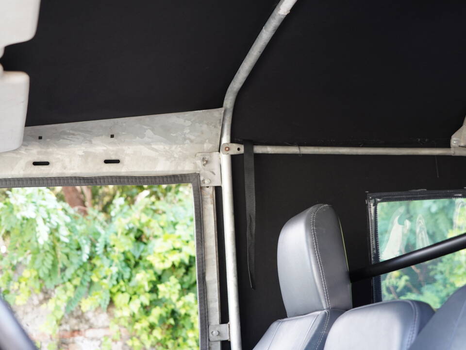 Bild 63/97 von Land Rover Defender 90 Td5 (2000)