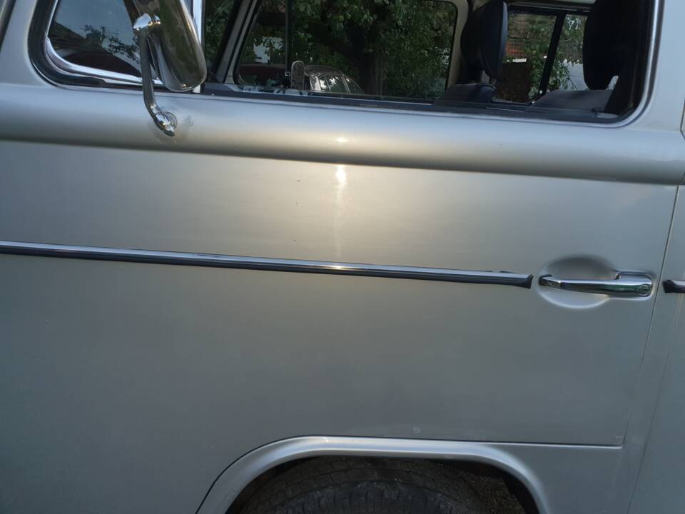 Afbeelding 10/46 van Volkswagen T2b Kombi (1979)
