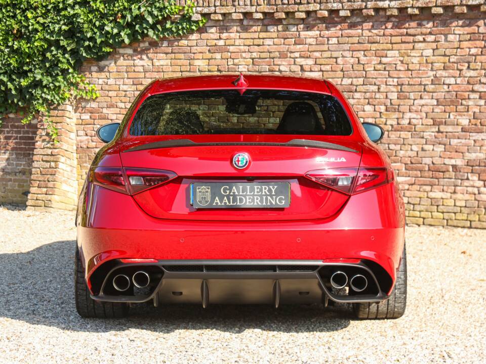 Bild 18/50 von Alfa Romeo Giulia Quadrifoglio (2017)