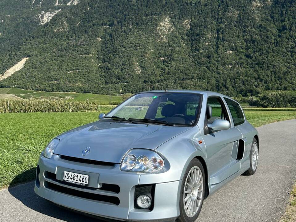 Image 6/7 of Renault Clio II V6 (2002)