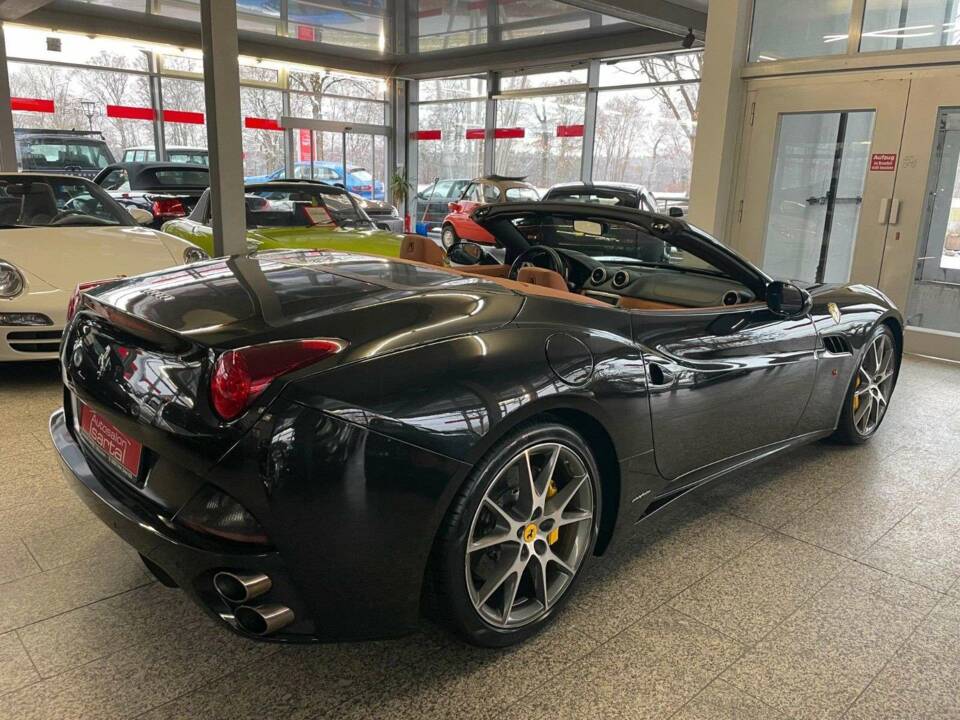 Immagine 4/19 di Ferrari California (2012)