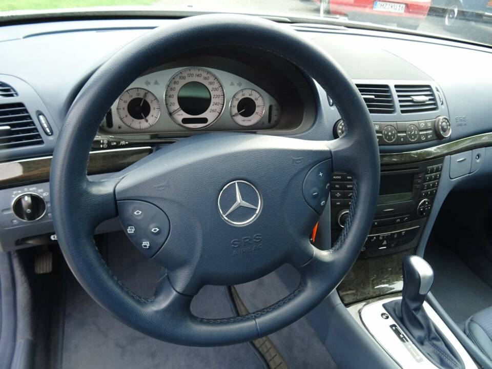 Image 16/25 of Mercedes-Benz E 200 Kompressor T (2004)