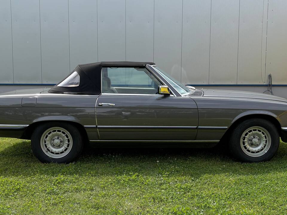 Image 6/24 de Mercedes-Benz 280 SL (1984)
