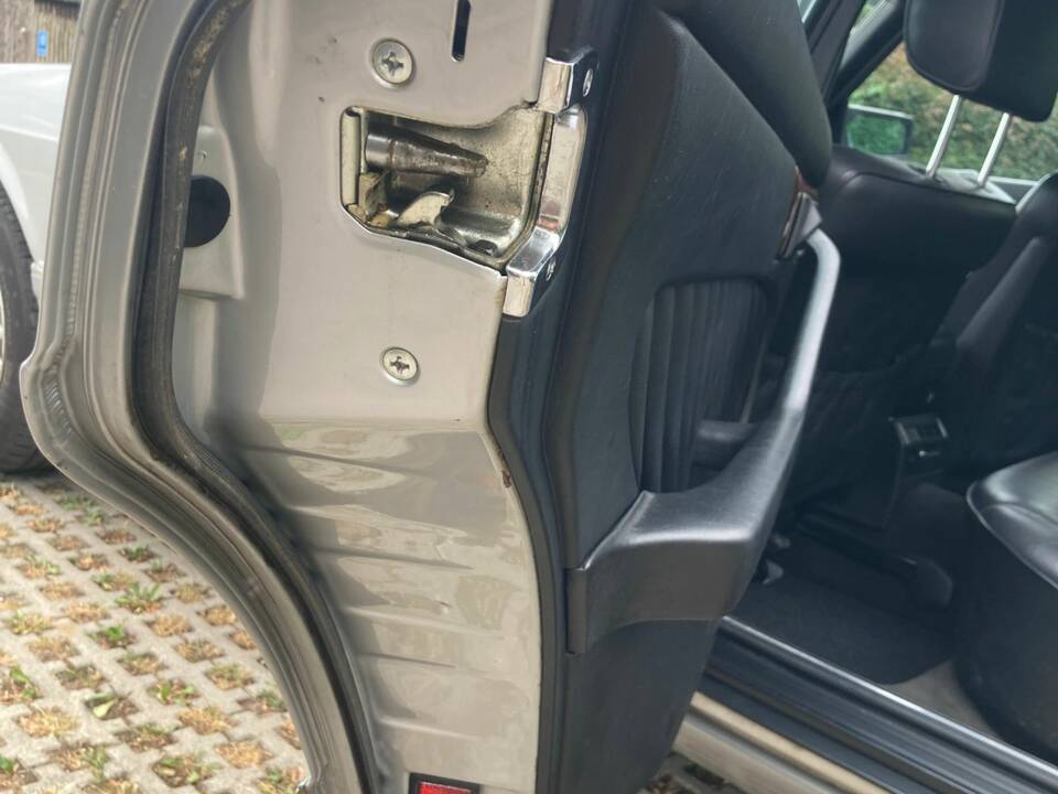 Immagine 18/29 di Mercedes-Benz 300 SE (1990)