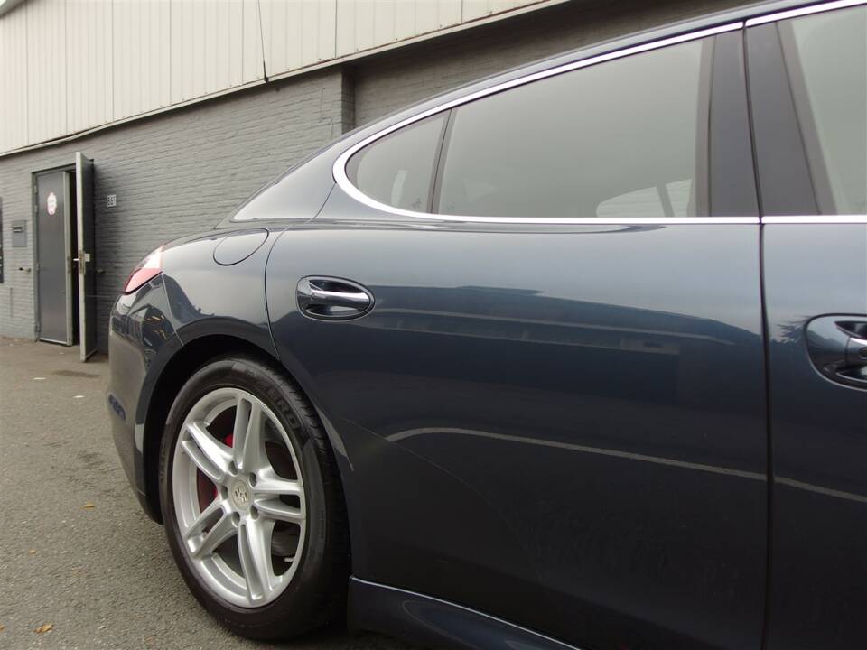 Imagen 27/99 de Porsche Panamera Turbo (2009)