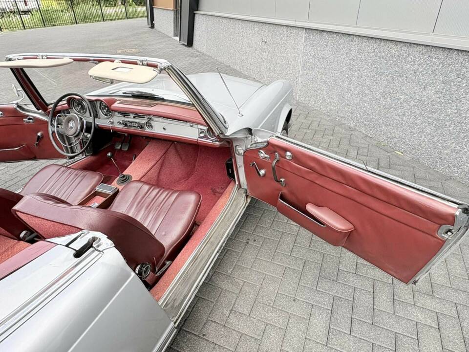 Image 31/50 of Mercedes-Benz 230 SL (1966)