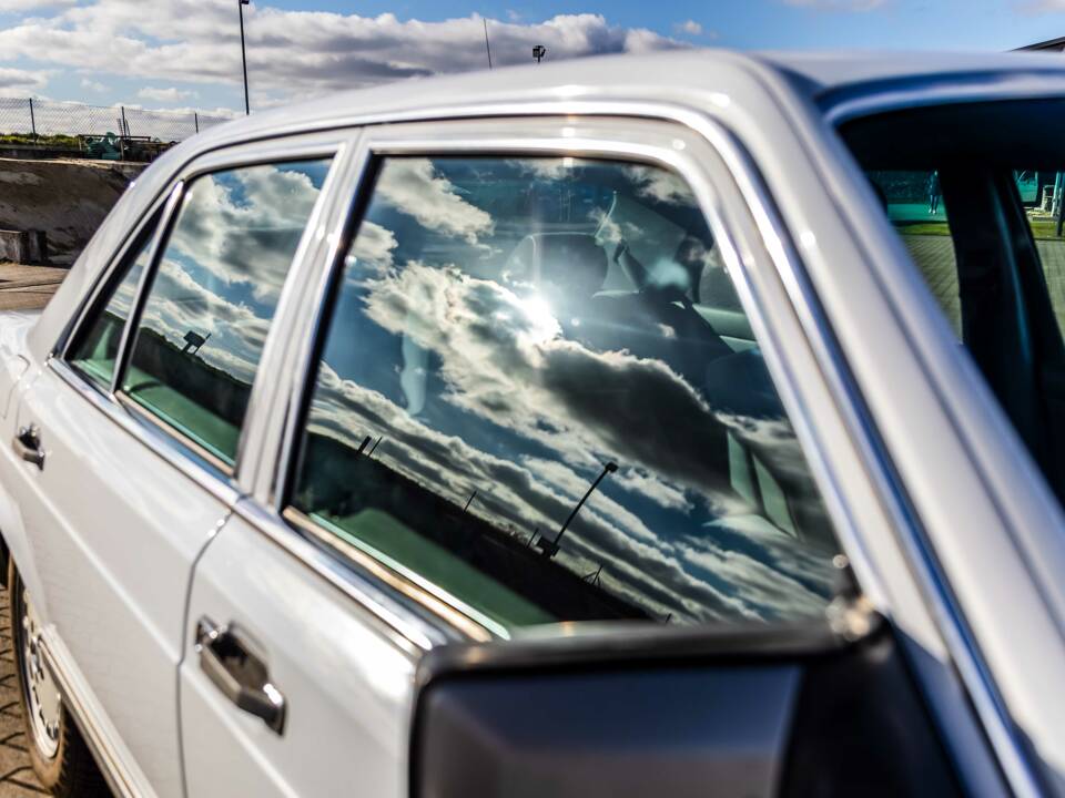 Image 59/175 of Mercedes-Benz 420 SE (1986)