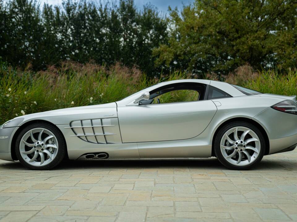 Immagine 8/50 di Mercedes-Benz SLR McLaren (2005)