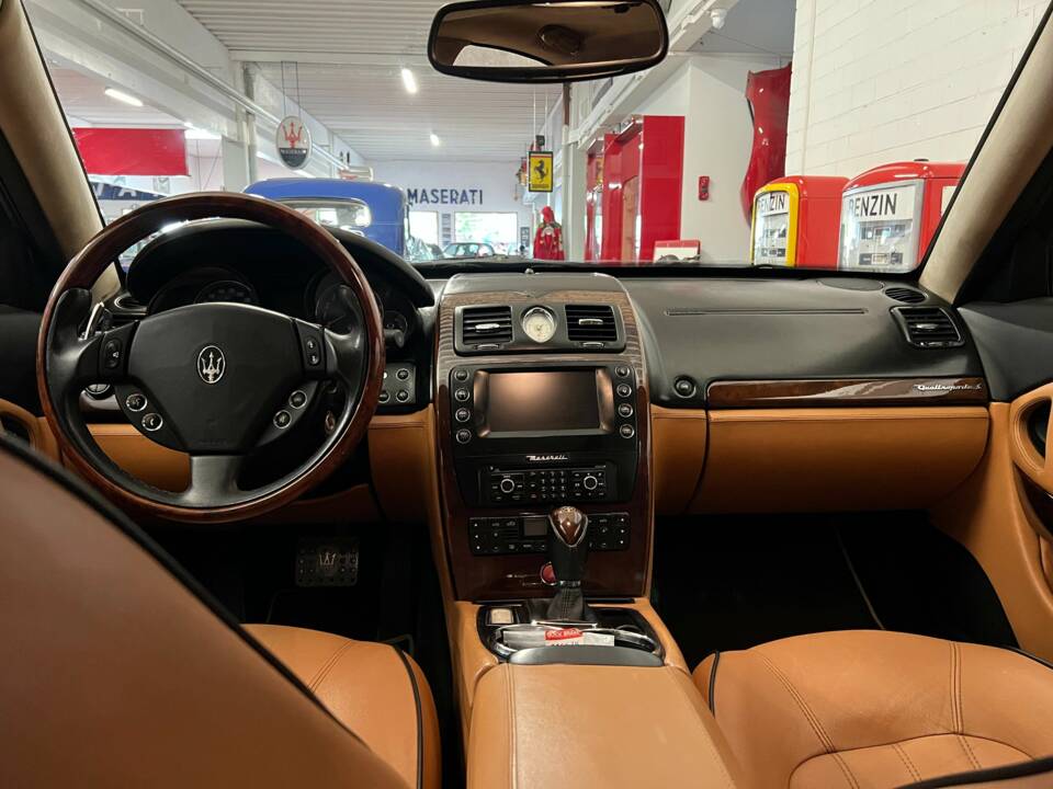 Bild 14/21 von Maserati Quattroporte S 4.7 (2009)