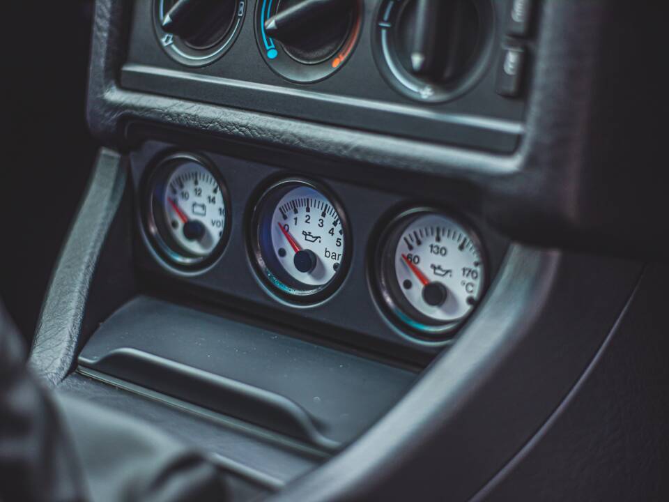 Image 34/45 of Audi RS2 Avant (1994)