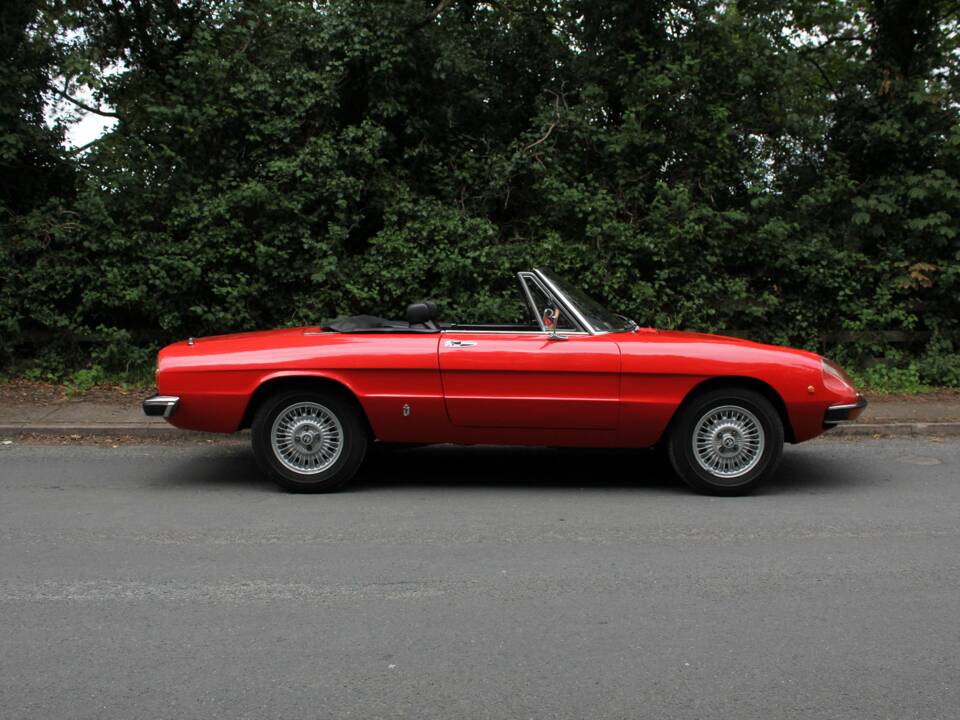 Image 7/20 of Alfa Romeo Spider Veloce 2000 (1972)