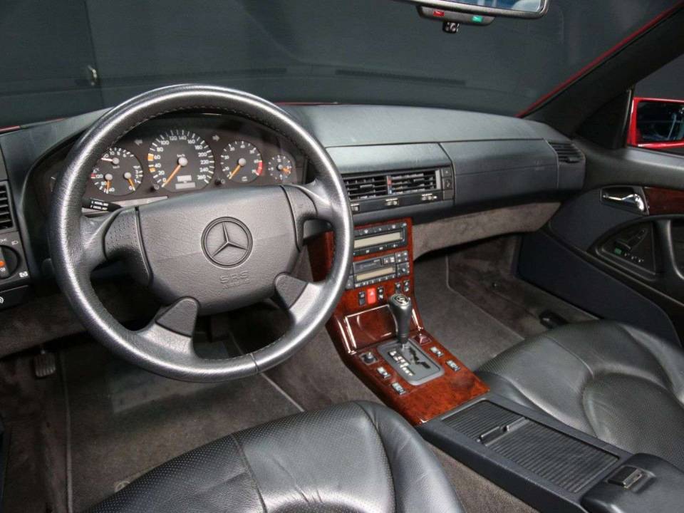 Image 13/30 of Mercedes-Benz SL 500 (1997)