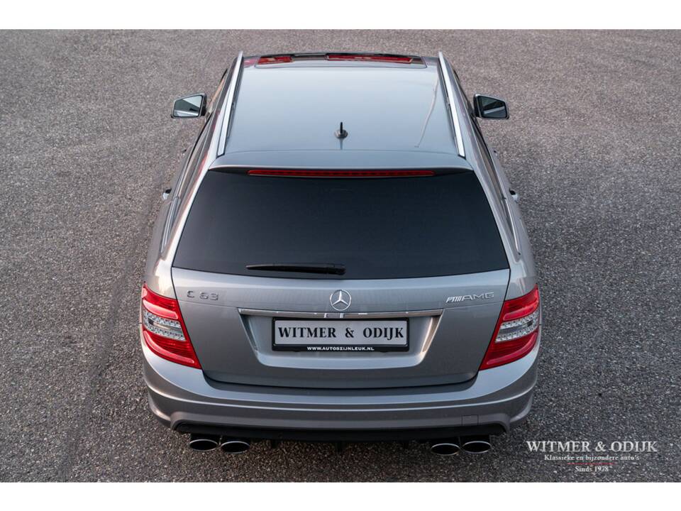 Imagen 12/40 de Mercedes-Benz C 63 AMG T (2009)