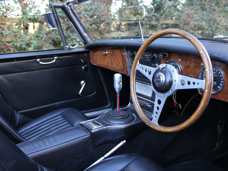 Image 8/16 of Austin-Healey 3000 Mk III (BJ8) (1964)