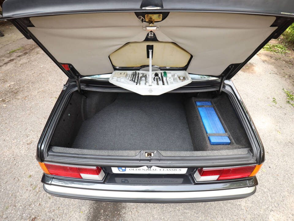 Image 23/99 of BMW M 635 CSi (1988)