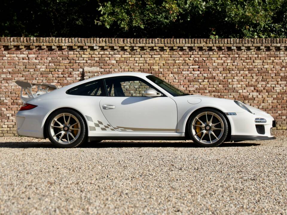 Image 22/50 de Porsche 911 GT3 RS (2010)