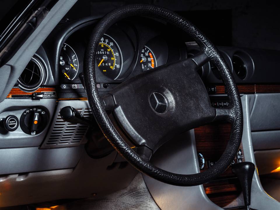 Immagine 10/23 di Mercedes-Benz 560 SL (1986)