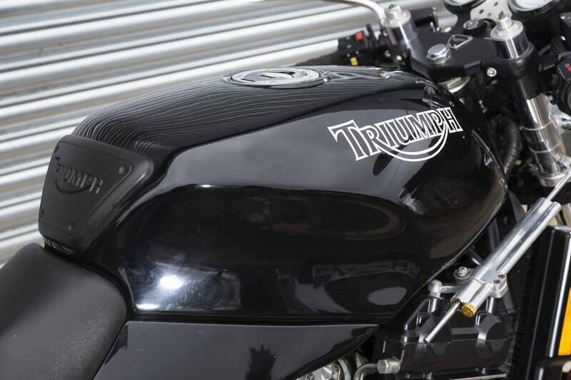 Image 17/37 of Triumph Speed Triple (1995)