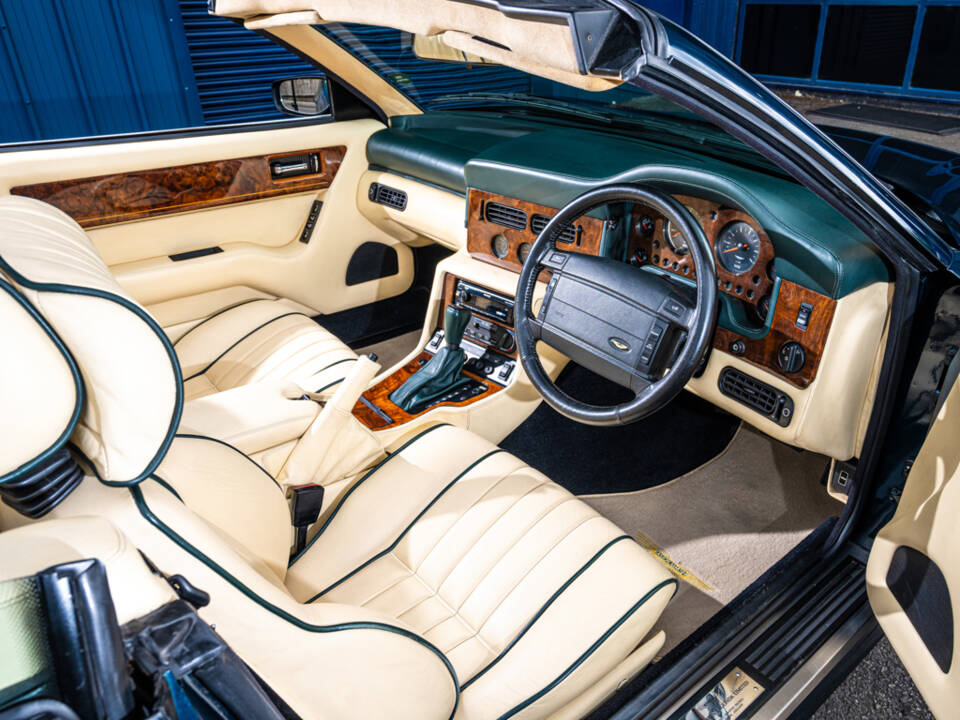 Image 4/36 de Aston Martin Virage Volante (1995)