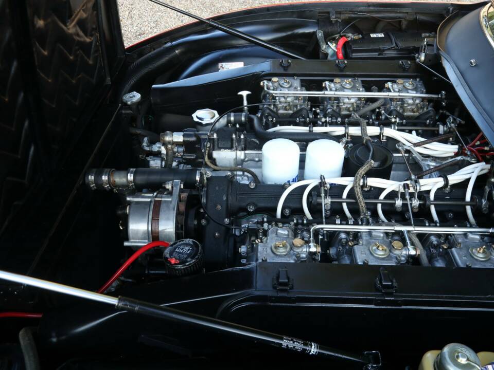 Imagen 31/50 de Ferrari 365 GTC/4 (1972)
