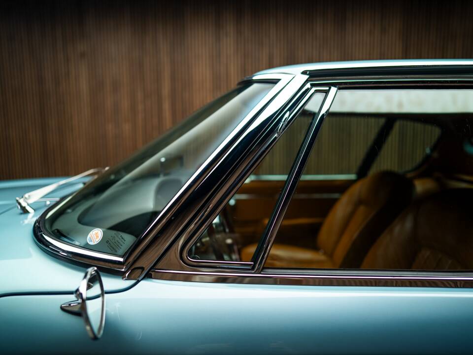 Image 34/97 of Maserati Mistral 3700 (1965)