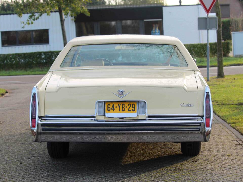 Image 35/56 of Cadillac Coupe DeVille (1977)