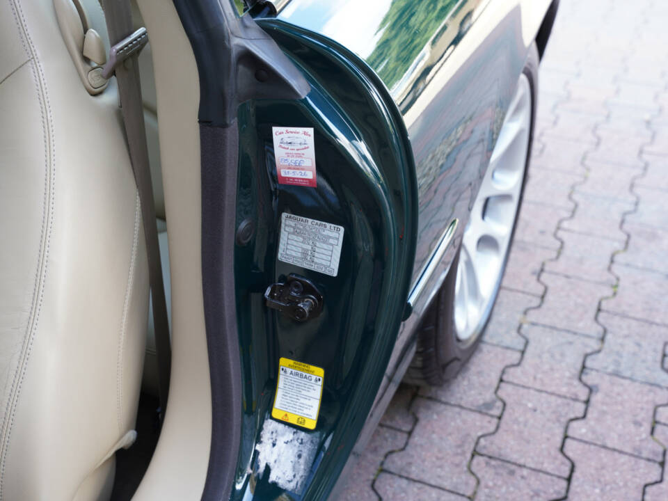 Image 49/50 of Jaguar XKR (2001)