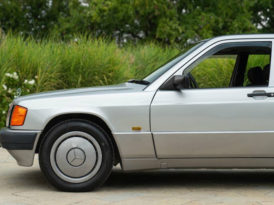 Image 15/50 of Mercedes-Benz 190 E 1.8 (1991)