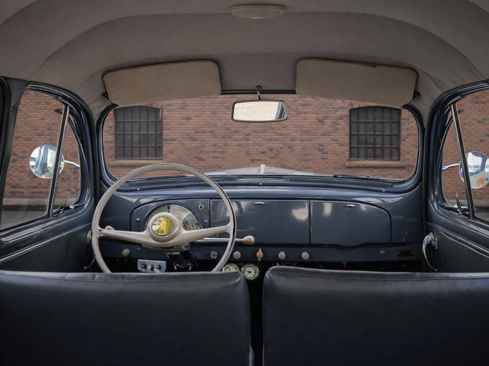 Image 4/28 de Peugeot 203 Familiale (1953)