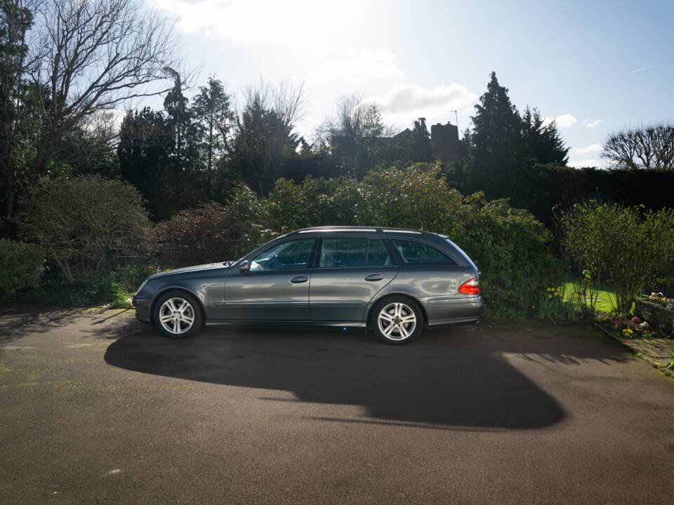 Immagine 11/25 di Mercedes-Benz E 280 CDI T (2009)