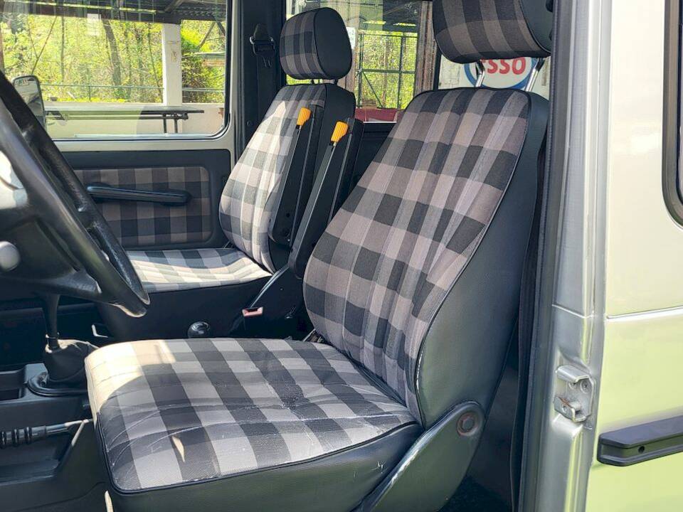 Image 22/55 of Mercedes-Benz 200 GE (SWB) (1990)