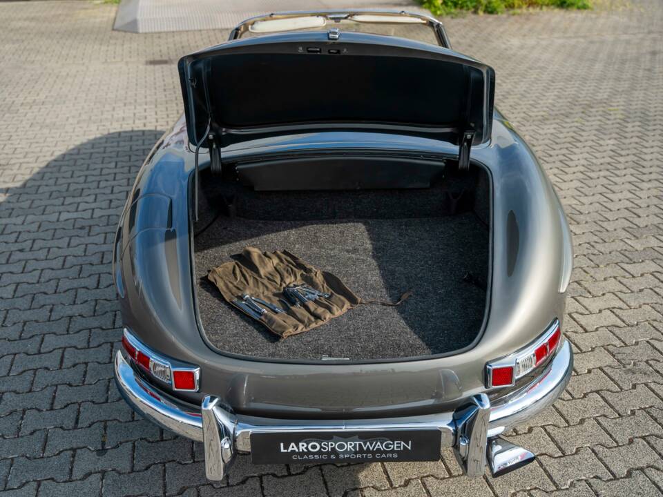 Afbeelding 35/38 van Mercedes-Benz 300 SL Roadster (1961)