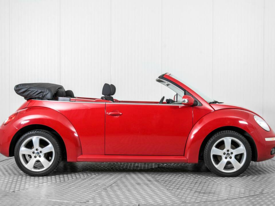 Image 9/50 de Volkswagen New Beetle 2.0 (2006)