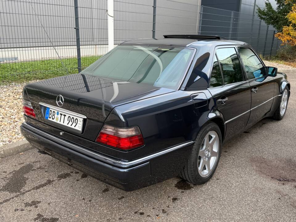 Bild 3/15 von Mercedes-Benz E 500 (1995)