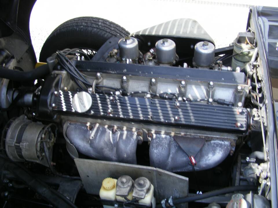 Image 20/30 de Jaguar E-Type (1971)